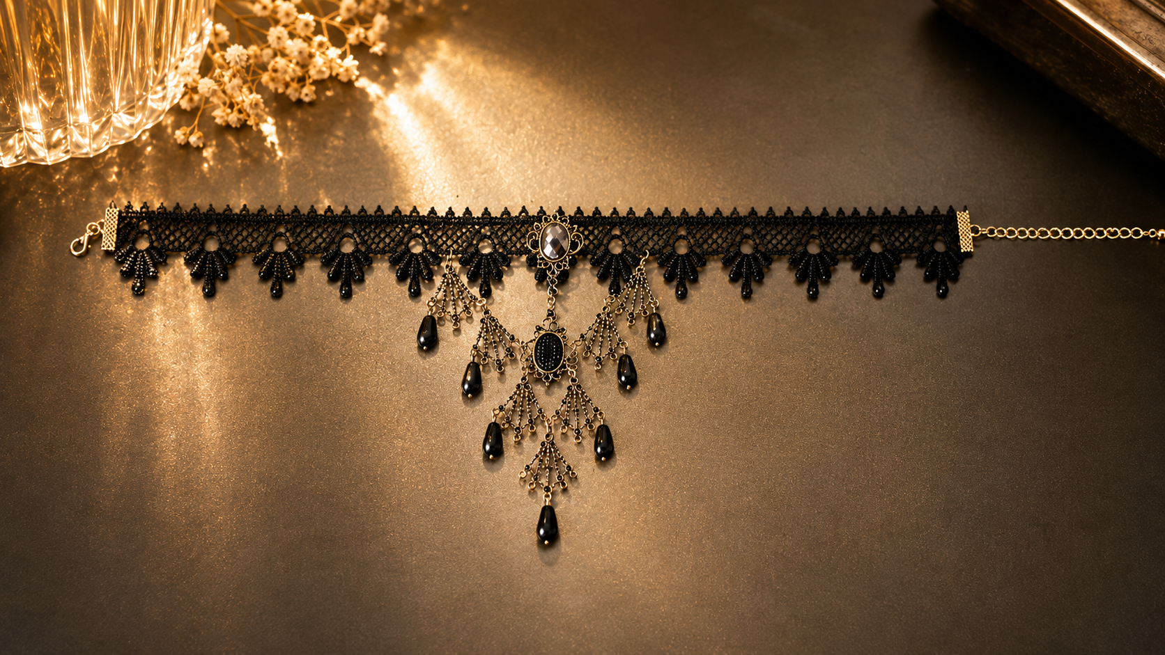 Nocturne ● Größe M ● schwarzes Statement-Collier mit Spitze & Bronzedetails